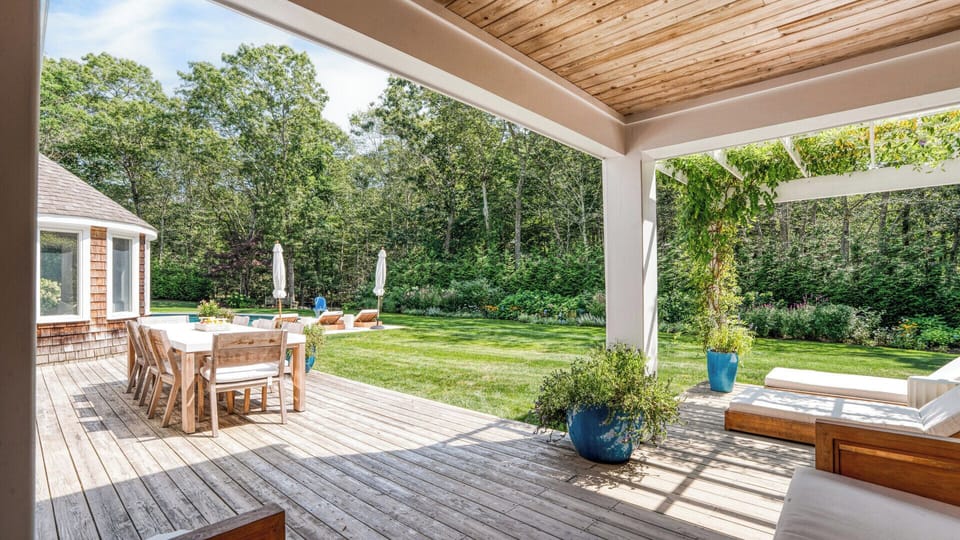 Outdoor dining