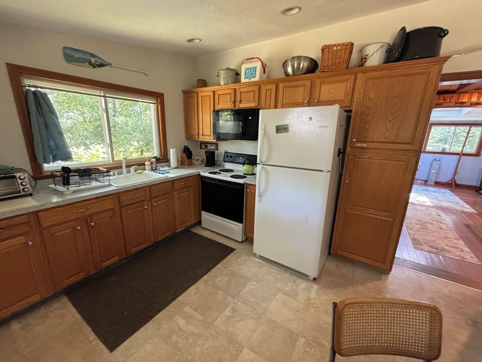 Full kitchen