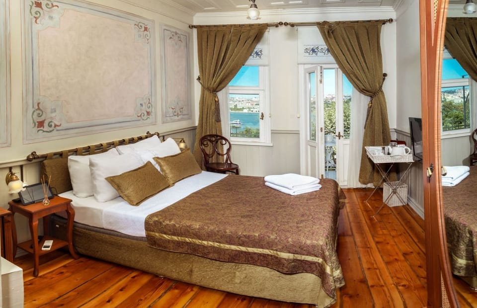 Standard Double or Twin Room, Sea View | Minibar, iron/ironing board, free WiFi, bed sheets
