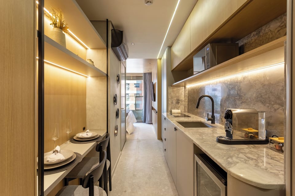 Deluxe Apartment, Lanai, City View | Private kitchen | Electric kettle