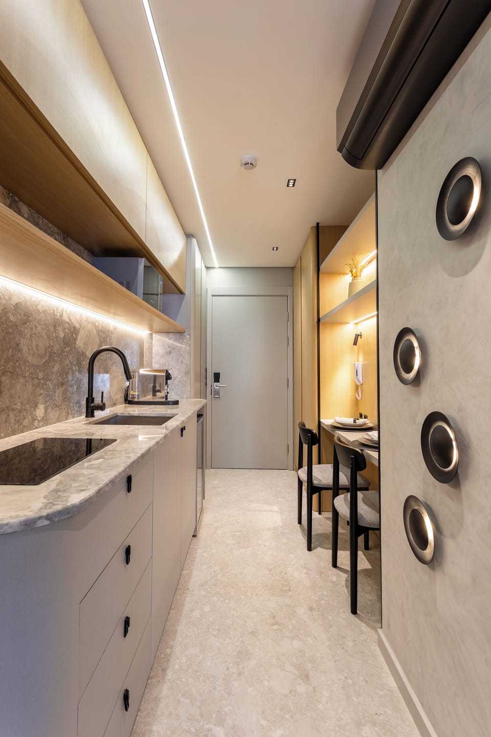 Deluxe Apartment, Lanai, City View | Private kitchen | Electric kettle