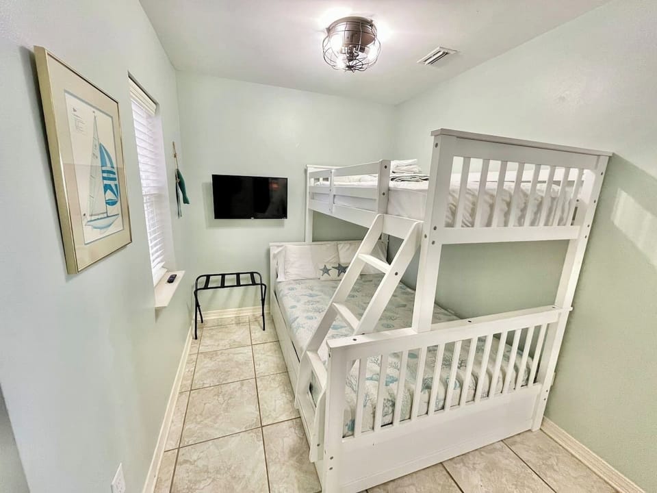 Full size and twin size bunk beds, Paradise Point, Innerarity Townhomes, Perdido Key FL