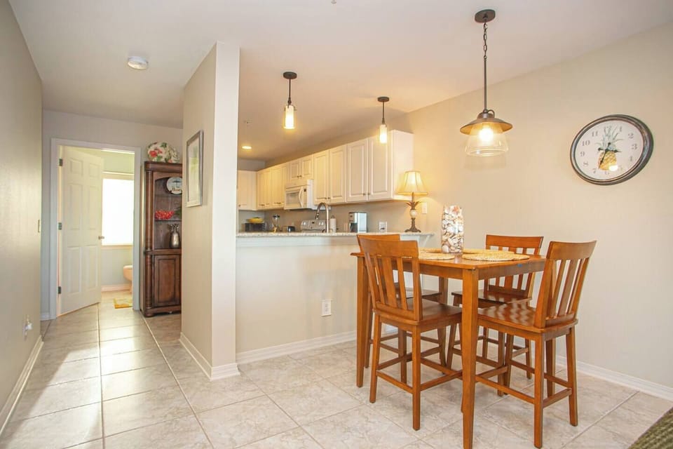 Dining room, Bay Paradise, Innerarity Townhomes, Perdido Key FL