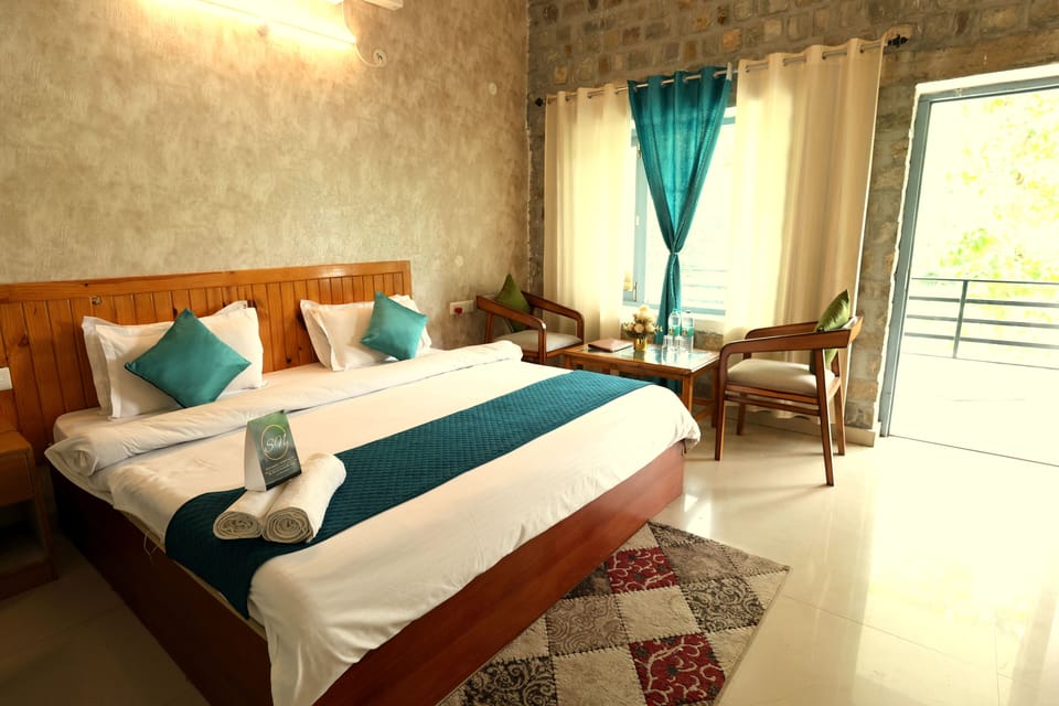 Double Room, 1 King Bed, Private Bathroom, Courtyard Area | Free WiFi