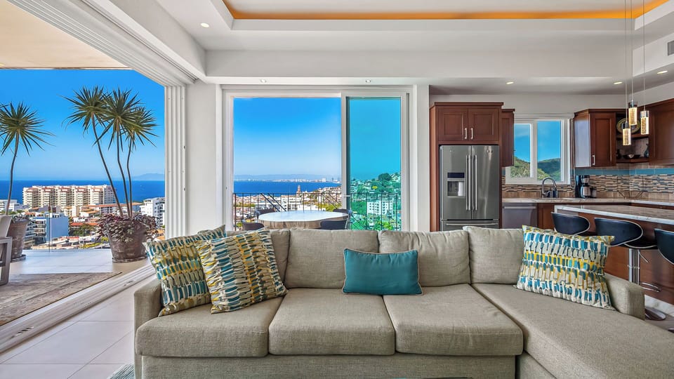 Living room! Great room!