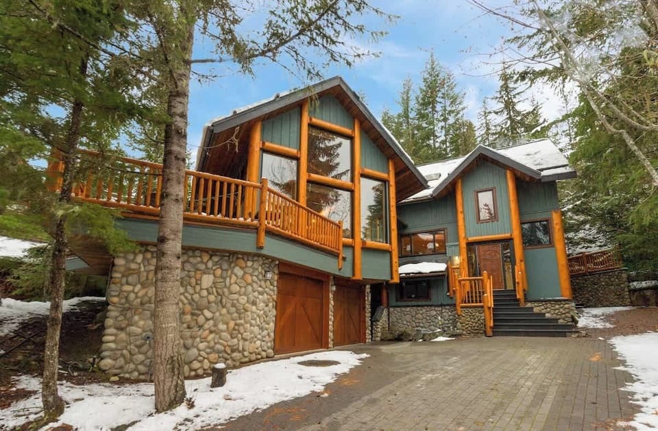 Warm timber & stone exterior welcomes you home, surrounded by tall pines and fresh mountain air