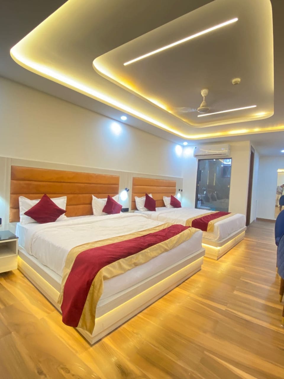 Deluxe Room | Living area | 43-inch LED TV with digital channels, printers