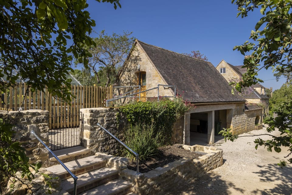Welcome to The Old Potting Shed, Broadway