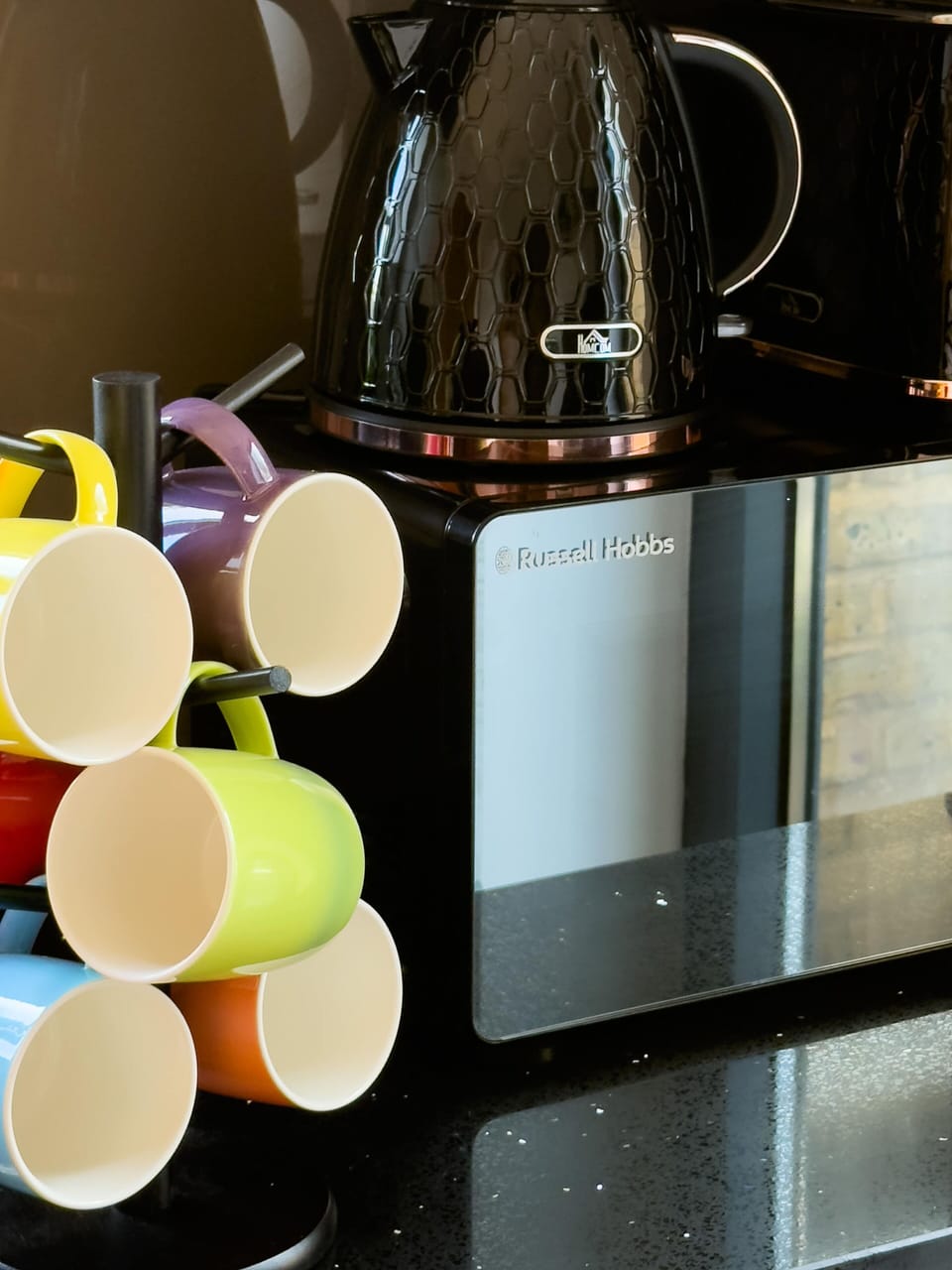 Everything you need for hot drinks and quick meals - mugs, kettle and microwave