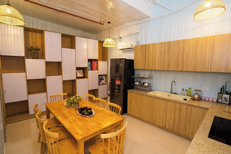 Microwave, oven, stovetop, cookware/dishes/utensils