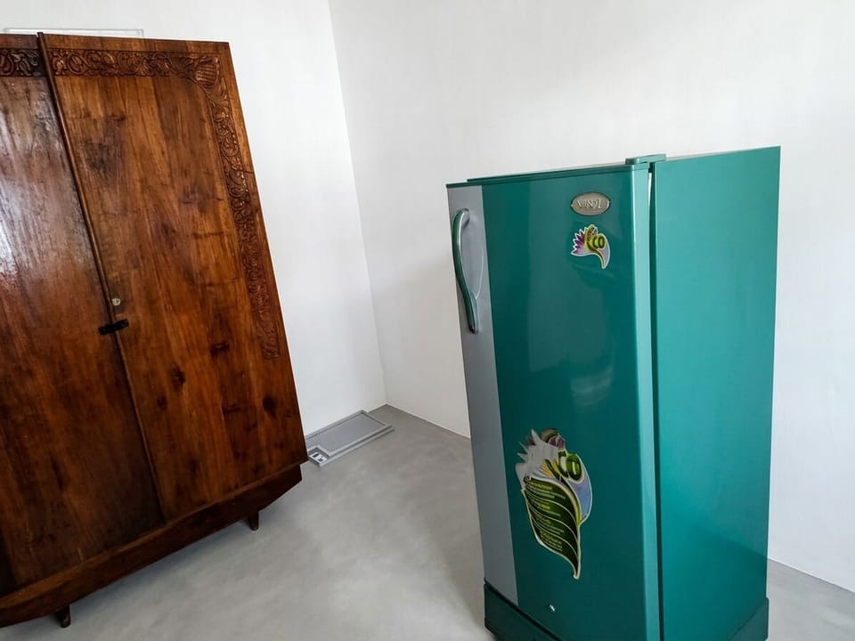 Mini-refrigerator