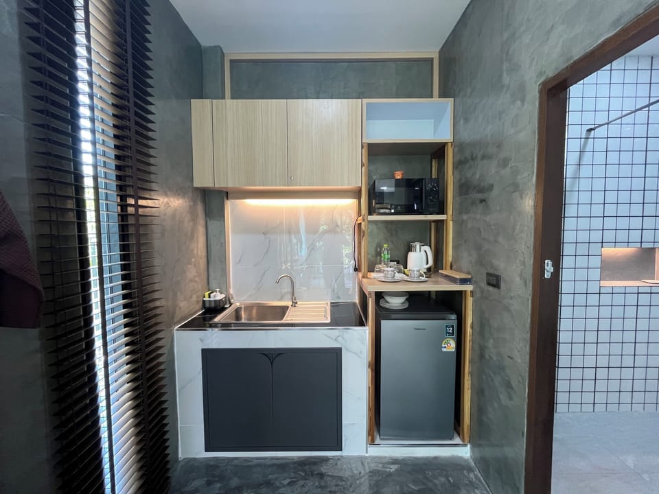 Deluxe Suite, River View | Private kitchen | Mini-fridge, electric kettle, cookware/dishes/utensils