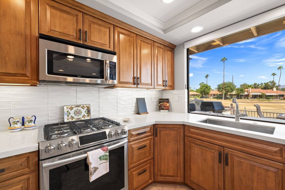 Fully Stocked Updated Kitchen