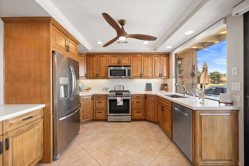 Beautiful Oak Cabinets With Stainless Steel Appliances
