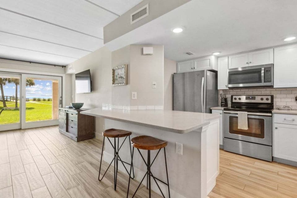 9-web-or-mls-9_RESHOOT 5010 Summer Beach Blvd