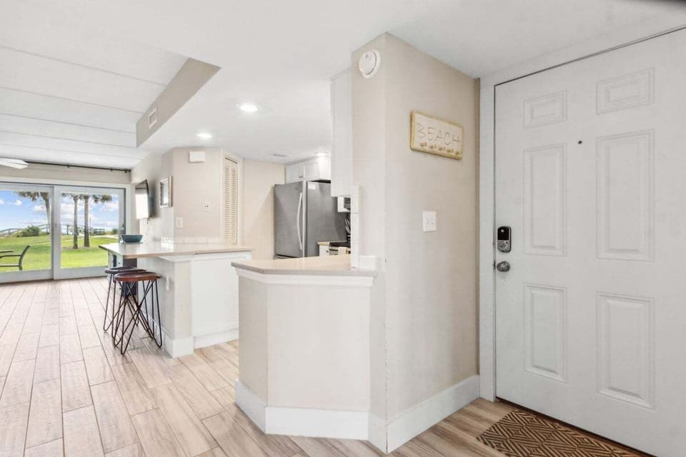 4-web-or-mls-1_RESHOOT 5010 Summer Beach Blvd