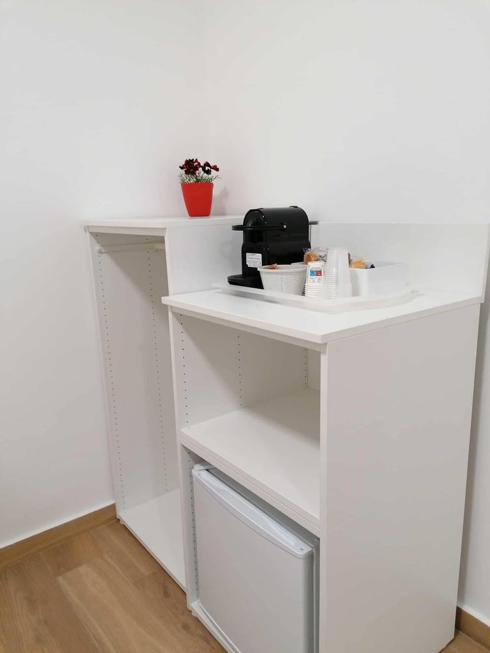 Suite, Balcony, Courtyard View | Minibar, travel crib, free WiFi, bed sheets