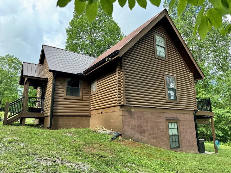 Welcome to The Great Escape—your retreat nestled in the hills of Jamestown, TN.