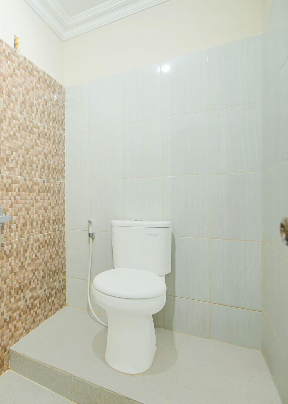 Deluxe Double Room | Bathroom | Shower, rainfall showerhead, towels