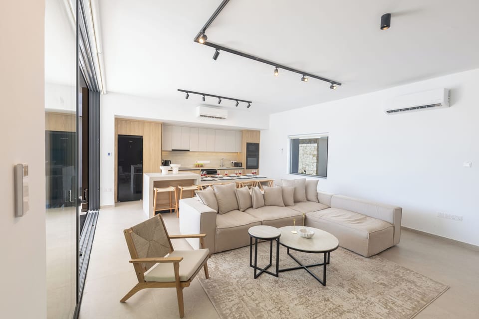 Villa, 5 Bedrooms, Private Pool, Garden View | Living room