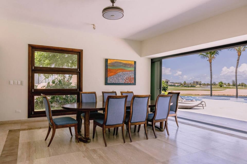 Diningroom/Cayuco33 (1)