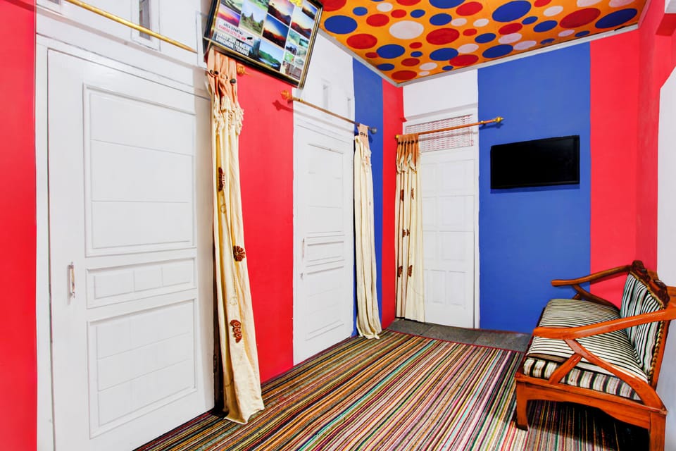 32-inch flat-screen TV with cable channels