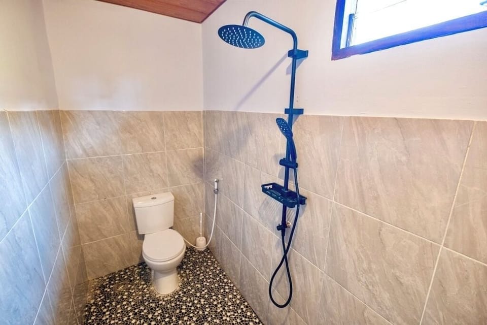 Deluxe Room, Patio, Mountain View | Bathroom | Separate tub and shower, rainfall showerhead, free toiletries, towels
