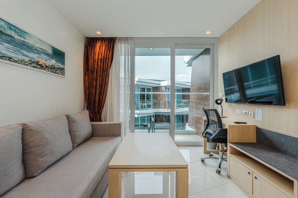 Apartment, Balcony | Living area