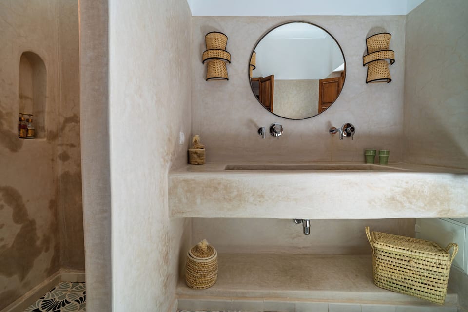 Superior Double Room | Bathroom | Shower, hair dryer, soap, shampoo