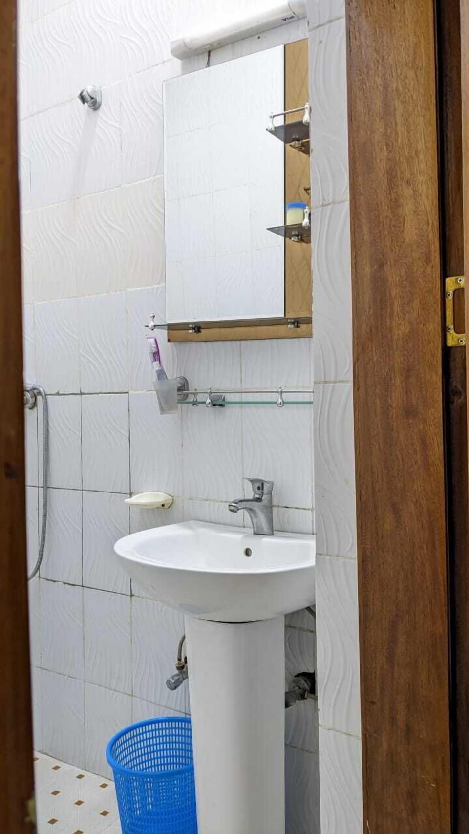 Shower, free toiletries, bathrobes, slippers