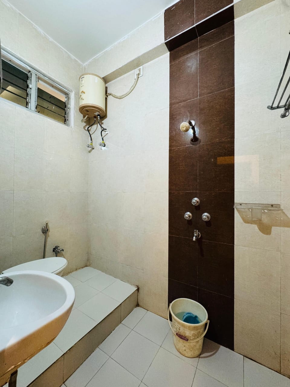 Standard Room | Bathroom | Slippers, bidet, towels, shampoo