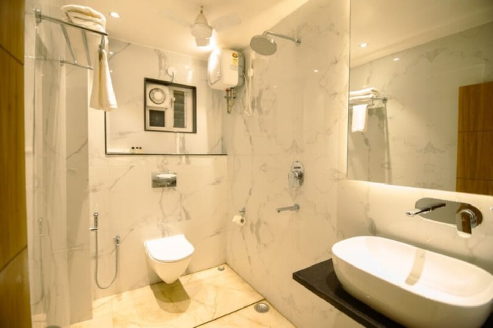 Shower, soap, shampoo, toilet paper