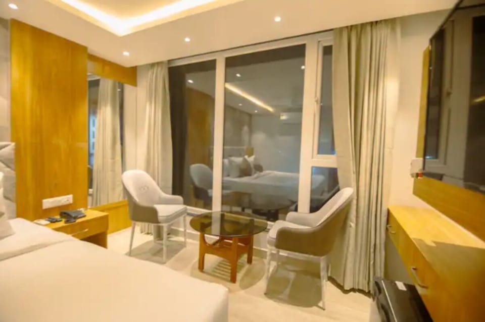 Superior Room | Desk