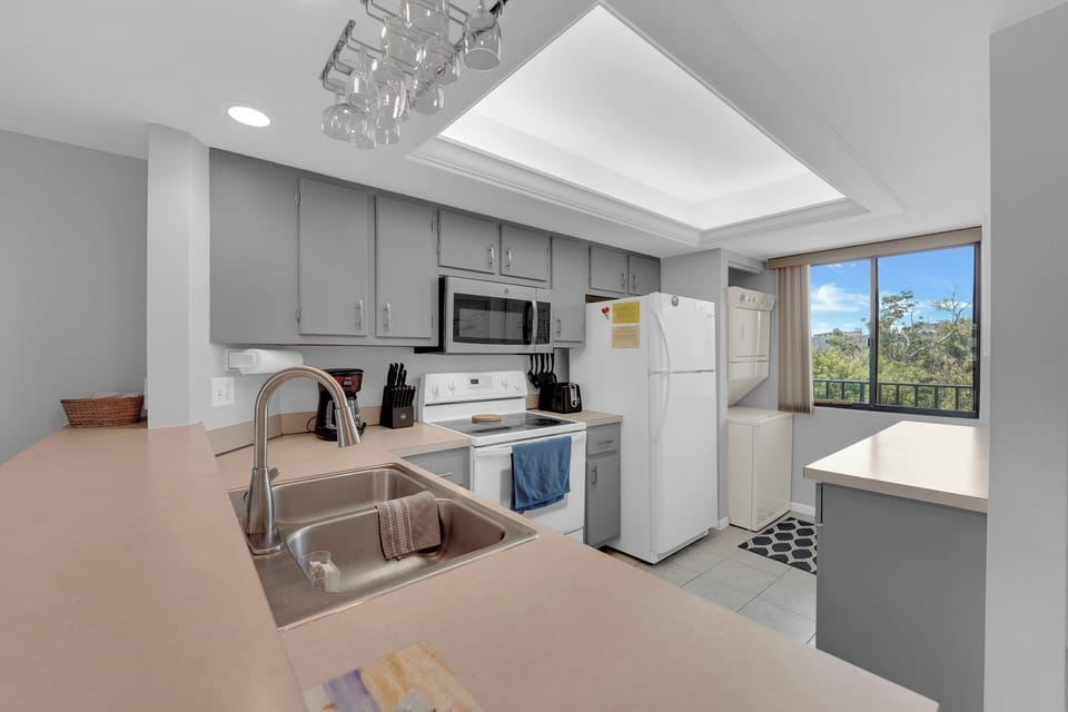 Light and bright kitchen