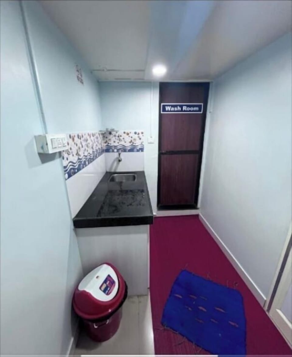 Shower, free toiletries, towels, soap