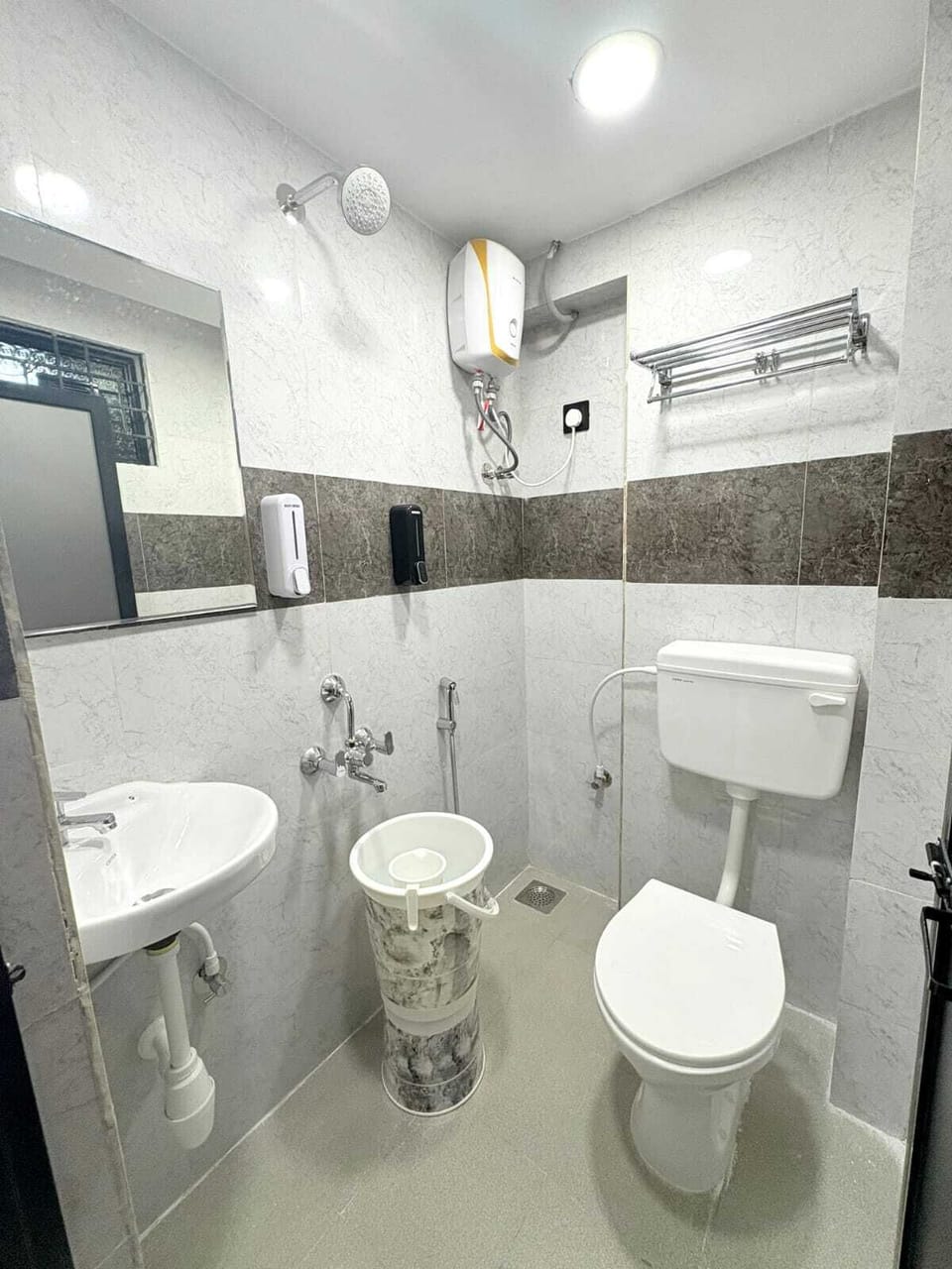 Senior Double Room | Bathroom | Shower, free toiletries, towels, soap