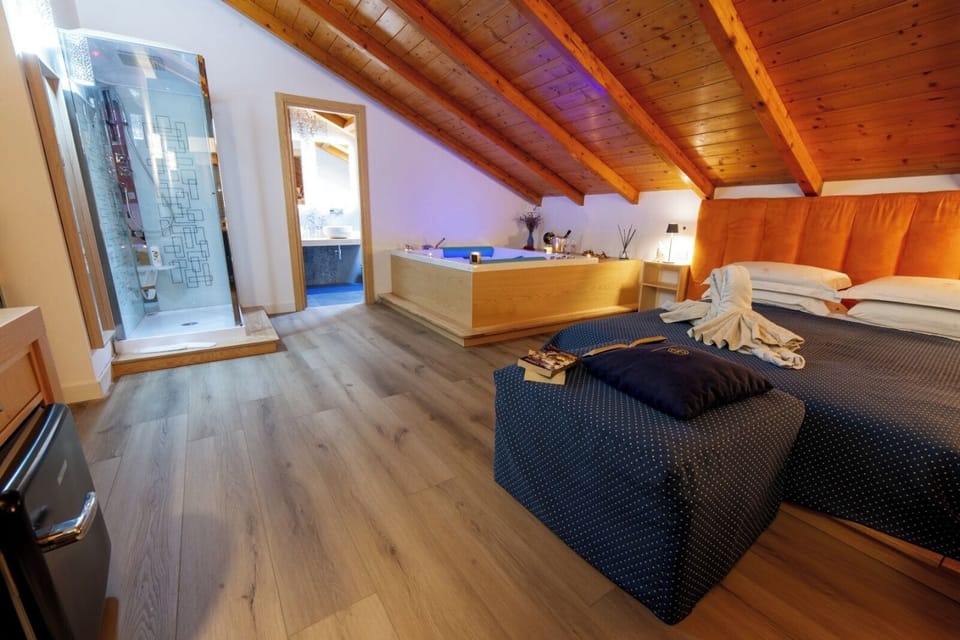 Deluxe Suite, City View | Blackout drapes, soundproofing, iron/ironing board, free WiFi