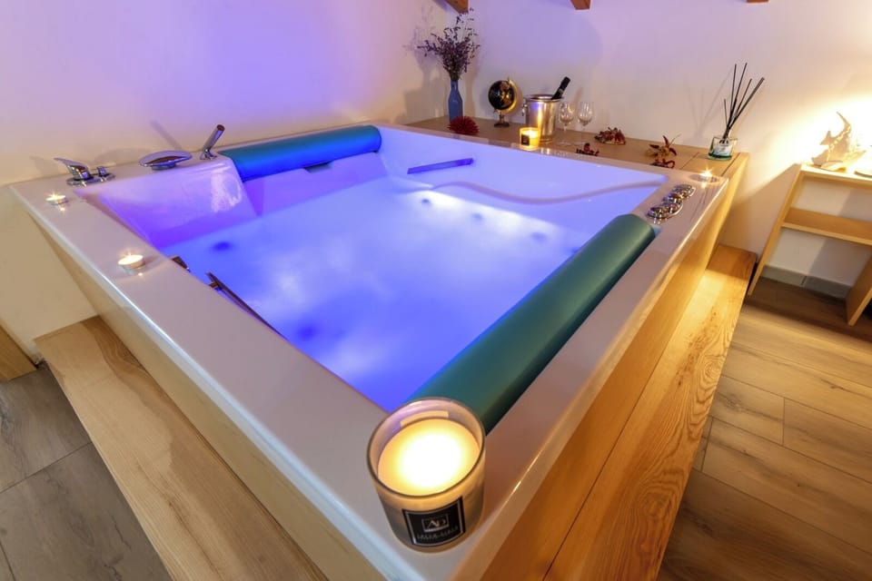 Deluxe Suite, City View | Blackout drapes, soundproofing, iron/ironing board, free WiFi