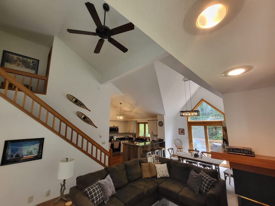 Forest Ridge 16-2 - Open Concept Living-Dining-Kitchen Area
