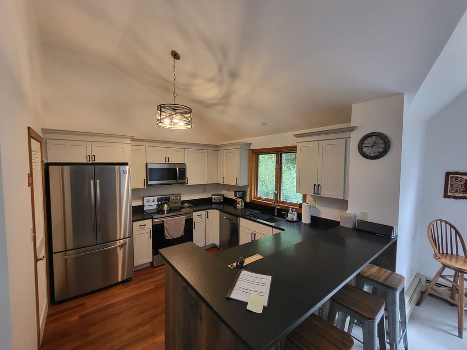 Forest Ridge 16-2 - Kitchen with 3 top Breakfast Bar