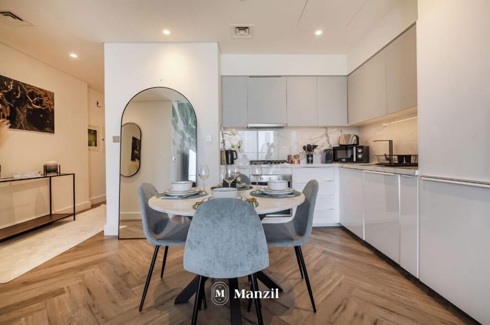 Luxury Apartment, Balcony, City View | Private kitchenette