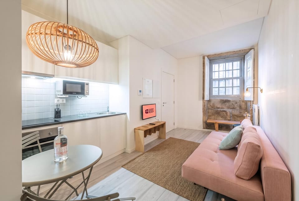 Apartment (GuestReady - Genuine Oporto Apts) | Desk, laptop workspace, free WiFi