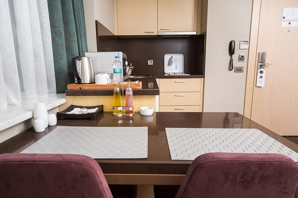 Suite | In-room dining