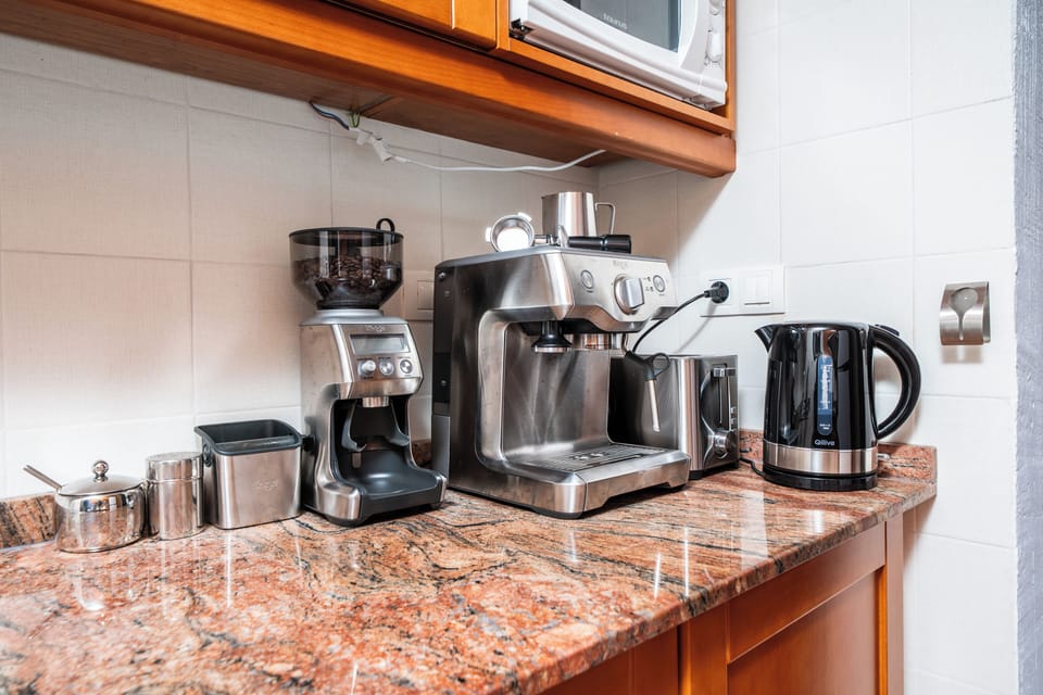 Fully equipped kitchen (3)