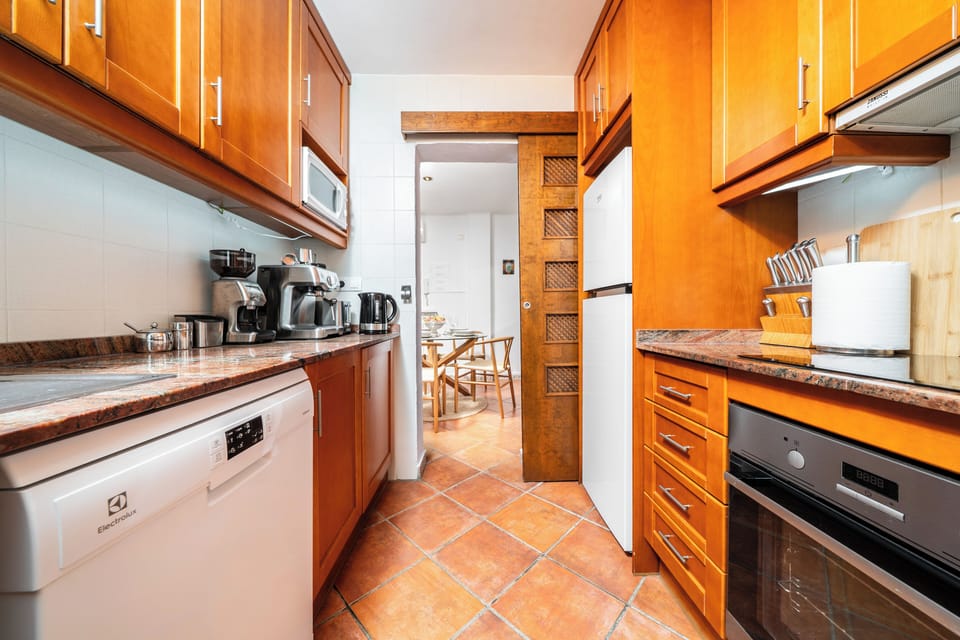 Fully equipped kitchen (1)