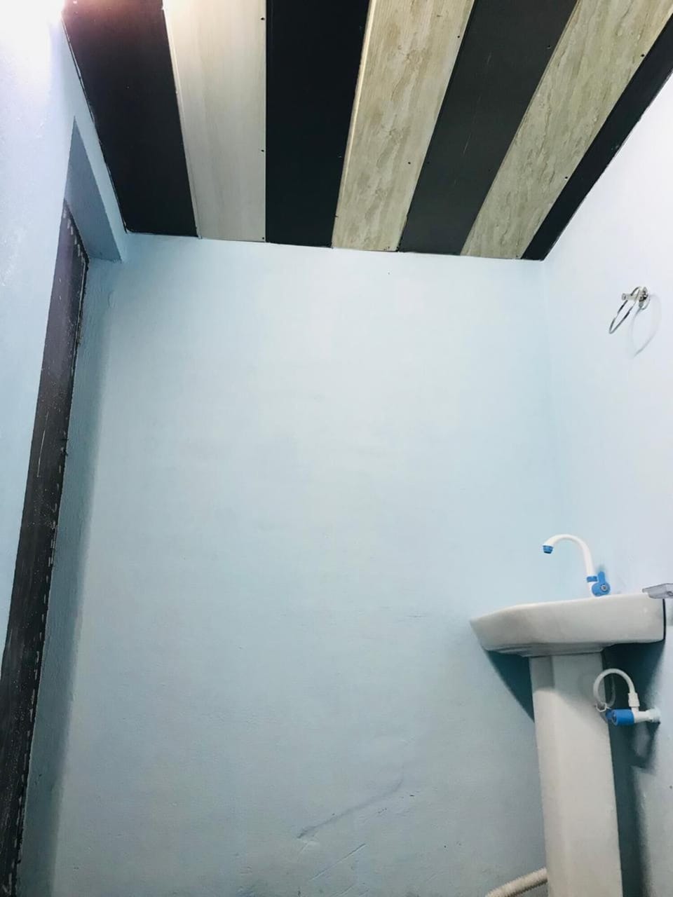 Deluxe Room | Bathroom | Shower, free toiletries, towels, soap