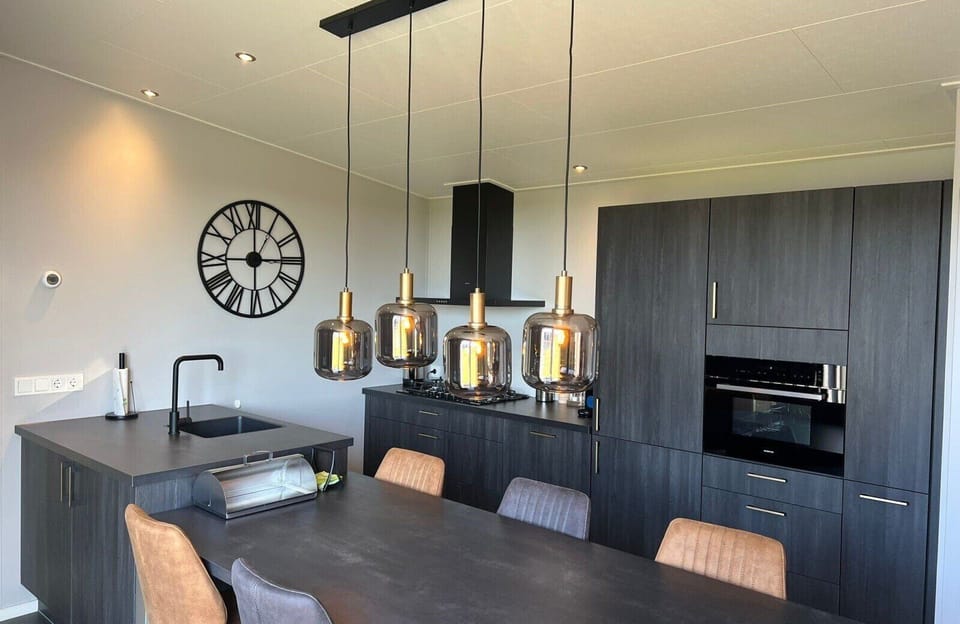 Kitchen and dining table at Vakantiepark de Zeeuwse Parel - De Zeester