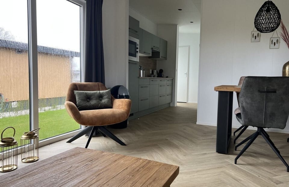 Dining table and kitchen at Vakantiepark de Zeeuwse Parel - Dijkzicht