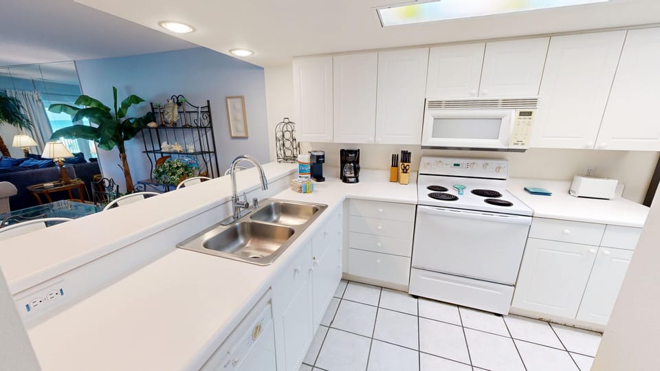 Condo, 2 Bedrooms | Private kitchen | Coffee/tea maker, fridge, oven, toaster