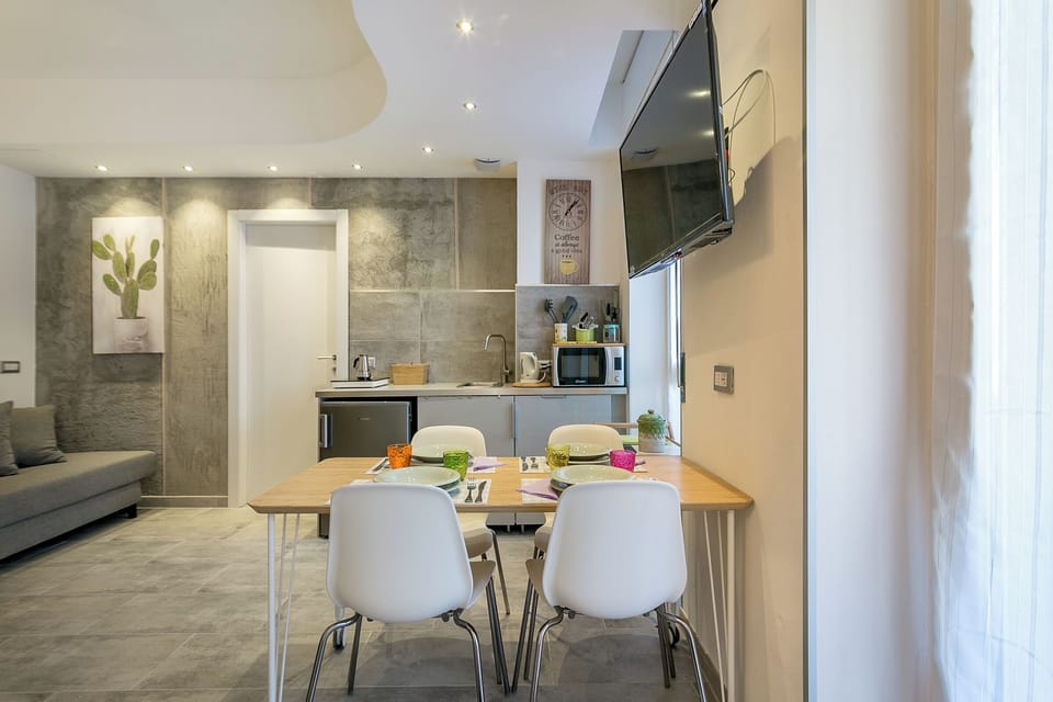 Studio, 1 Double Bed with Sofa bed, Balcony | Private kitchen | Electric kettle, dining tables